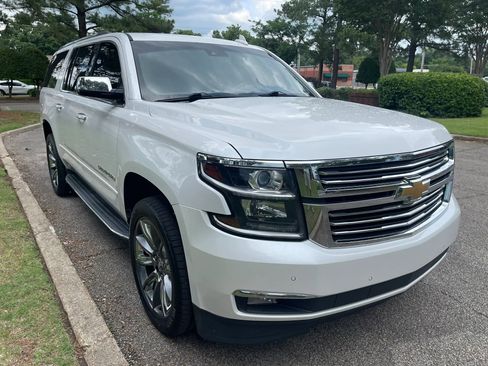 Used 2017 Chevrolet Suburban Premier RWD image 7