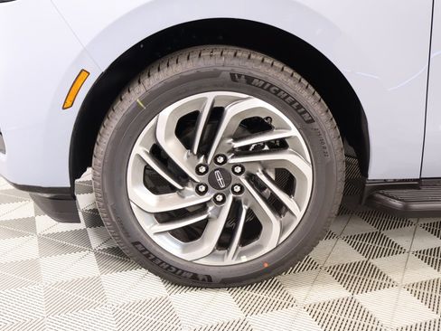 New 2026 Lincoln Navigator Premiere AWD/4WD image 18