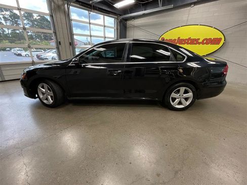 Used 2012 Volkswagen Passat 2.5 SE FWD image 2