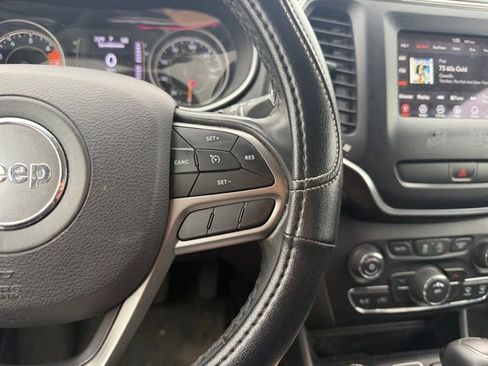 Used 2019 Jeep Cherokee Latitude Plus AWD/4WD image 19