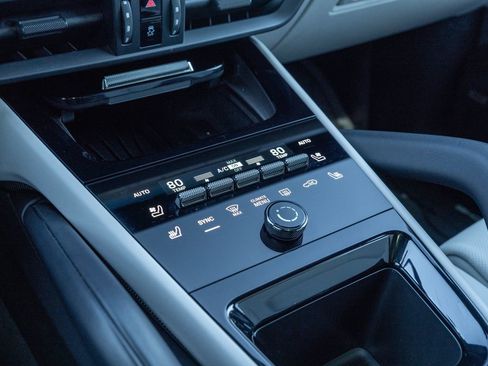 Used 2024 Porsche Cayenne S image 30