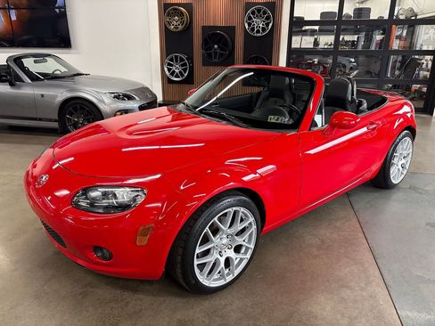 Used 2006 MAZDA MX-5 Miata Grand Touring RWD image 3