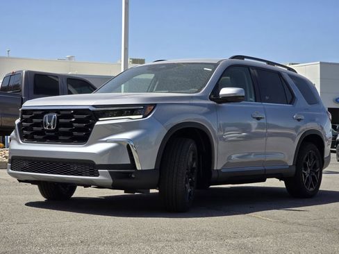 Used 2025 Honda Pilot Touring image 18