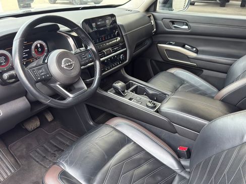 Used 2023 Nissan Pathfinder Platinum w/ Lighting Package (N92) image 13