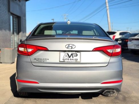 Used 2015 Hyundai Sonata SE w/ Option Group 09 FWD image 3