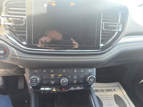 Used 2022 Dodge Durango R/T w/ Quick Order Package 22F image 12