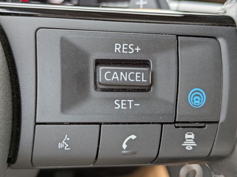 Used 2023 Nissan Rogue Platinum w/ Platinum Premium Package FWD image 22