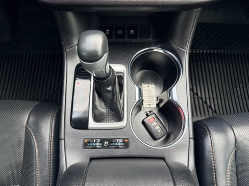 Used 2019 Toyota Highlander Limited AWD/4WD image 19