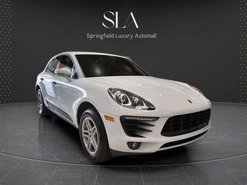 Used 2018 Porsche Macan w/ Premium Package AWD/4WD image 1