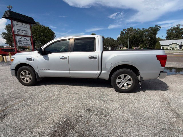 Used 2017 Nissan Titan SV RWD image 8
