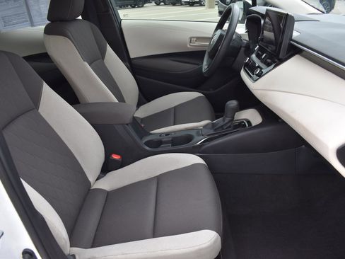 Used 2025 Toyota Corolla LE FWD image 13