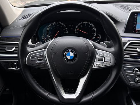 Used 2018 BMW 740i image 13