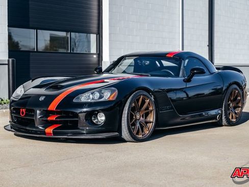 Used 2004 Dodge Viper SRT-10 image 8