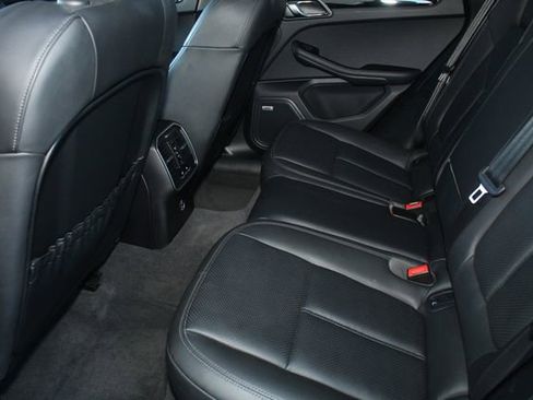 Used 2022 Porsche Macan image 25