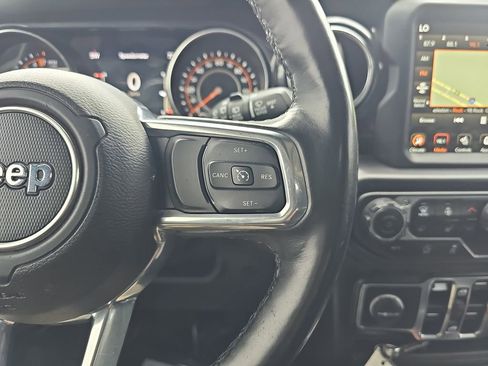 Used 2022 Jeep Wrangler Unlimited Sahara AWD/4WD image 22
