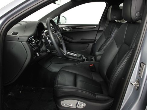 Used 2025 Porsche Macan image 5