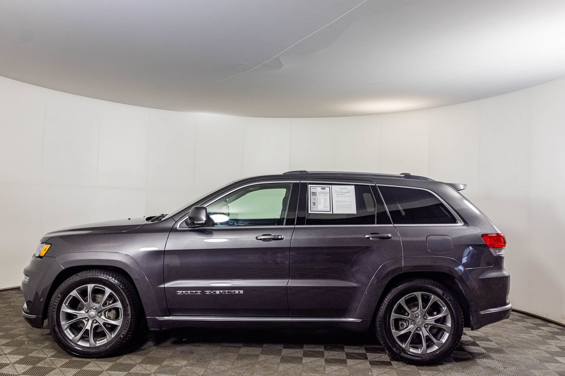 Used 2019 Jeep Grand Cherokee Summit w/ Platinum Series Group AWD/4WD image 24