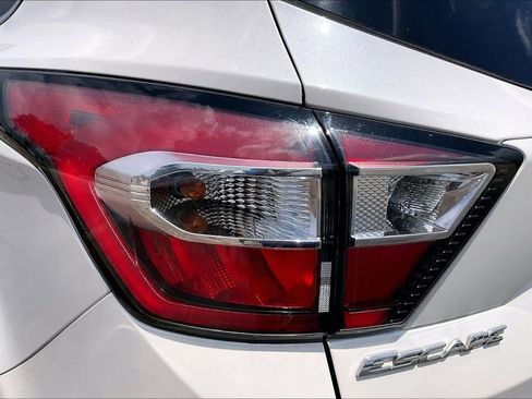 Used 2018 Ford Escape SEL w/ Ford Safe & Smart Package FWD image 20