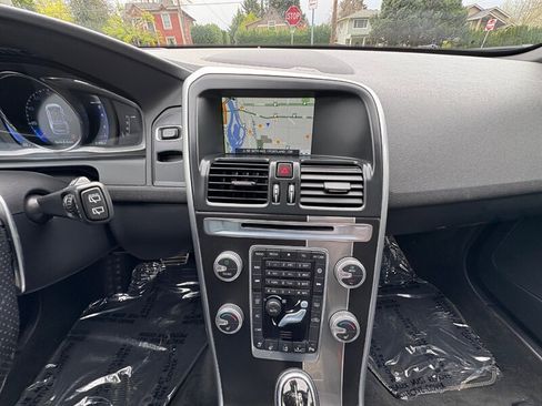 Used 2015 Volvo XC60 T6 R-Design Platinum image 18