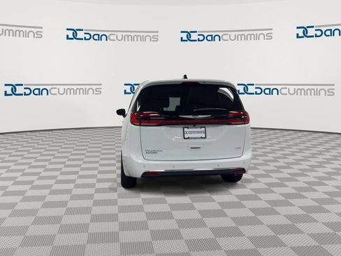 New 2026 Chrysler Pacifica Select AWD/4WD image 7