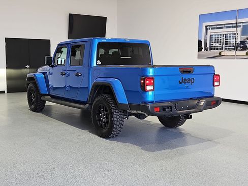Used 2024 Jeep Gladiator Sport AWD/4WD image 6