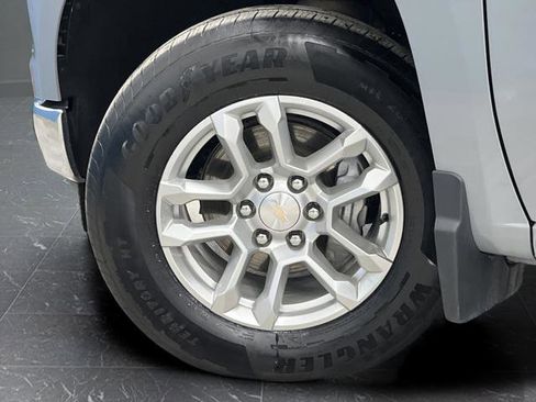 Used 2024 Chevrolet Silverado 1500 LT image 38