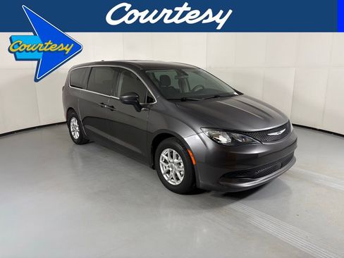 Used 2022 Chrysler Voyager LX FWD image 1