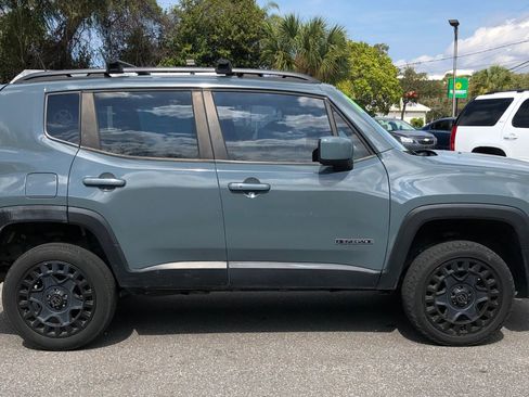 Used 2018 Jeep Renegade Latitude AWD/4WD image 2