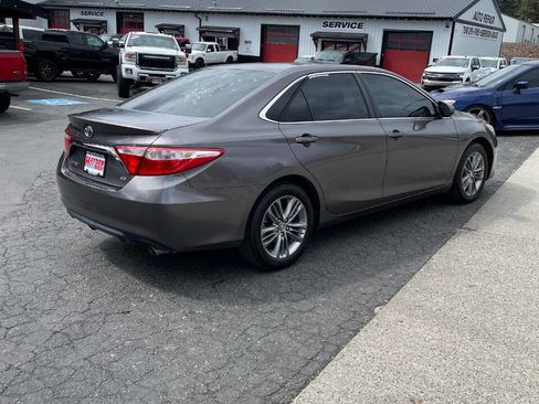 Used 2016 Toyota Camry SE image 5