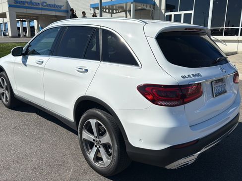 Used 2022 Mercedes-Benz GLC 300 4MATIC image 3