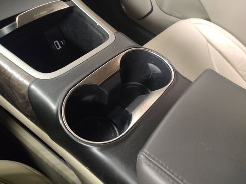 Used 2016 Lincoln MKX Reserve w/ Technology Package FWD image 26