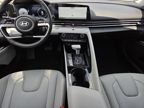 Used 2025 Hyundai Elantra Limited FWD image 8