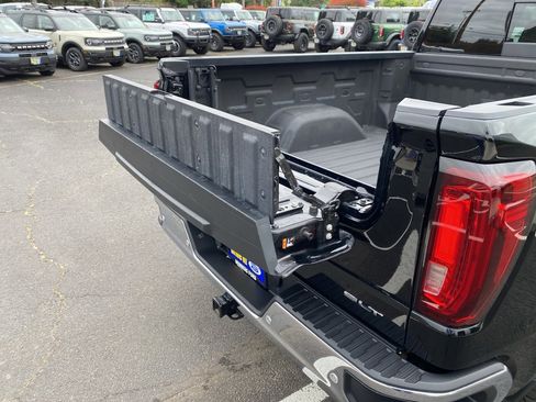 Used 2023 GMC Sierra 1500 SLT image 32