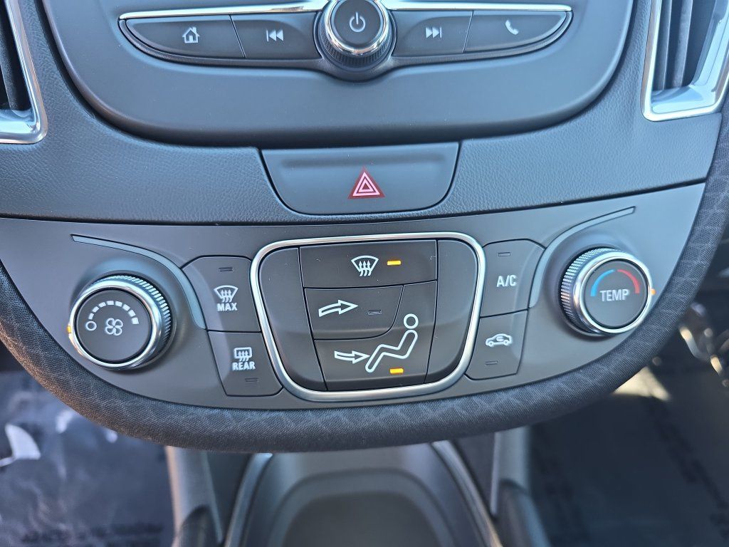 Used 2017 Chevrolet Malibu LT FWD image 20