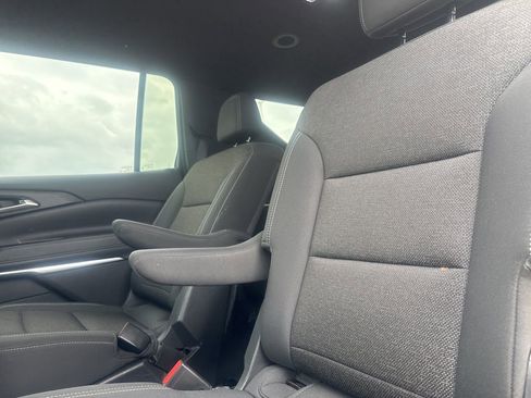 Used 2025 Chevrolet Traverse LT image 37