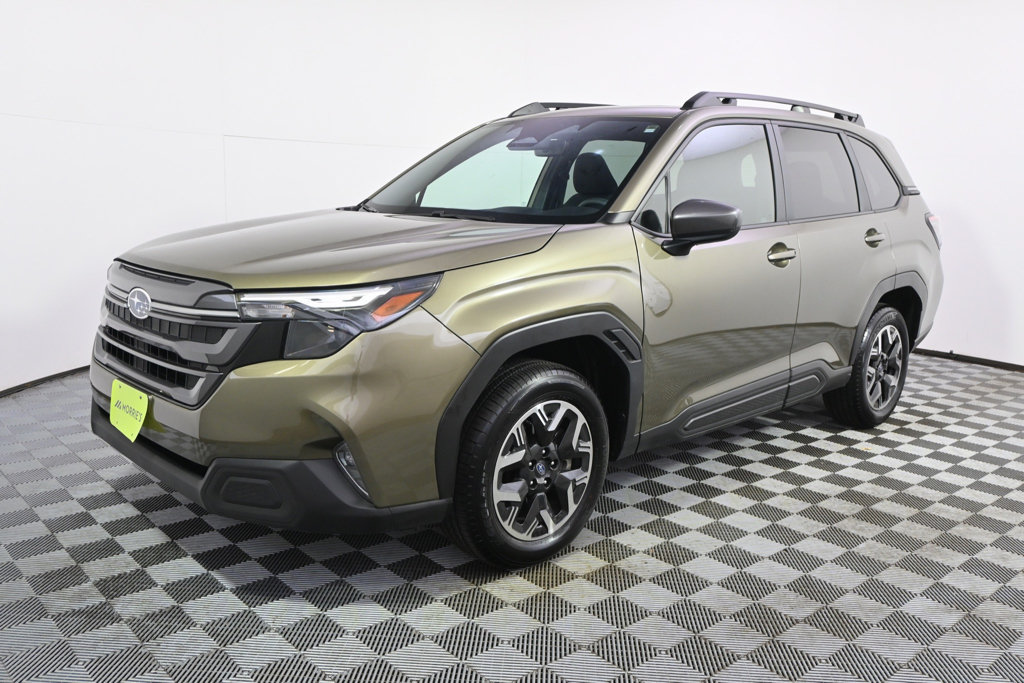 Used 2025 Subaru Forester Premium AWD/4WD image 2