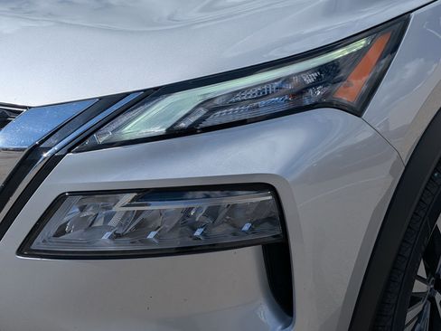 Used 2023 Nissan Rogue SV image 12