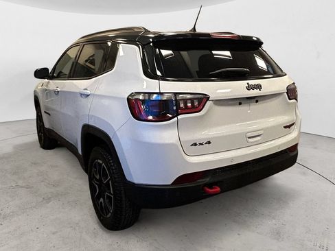 Used 2025 Jeep Compass Trailhawk AWD/4WD image 3