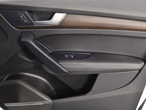 Used 2024 Audi Q5 e Premium Plus image 11