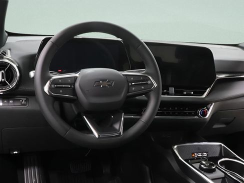 New 2026 Chevrolet Equinox LT w/ Convenience Package II FWD image 9