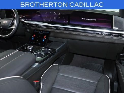 Certified 2025 Cadillac Escalade ESV Sport w/ LPO, ONYX Package AWD/4WD image 30