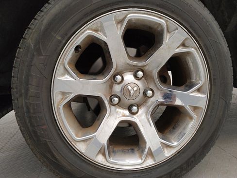 Used 2018 RAM 1500 Laramie RWD image 31