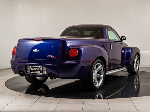 Used 2004 Chevrolet SSR w/ Preferred Equipment Group image 12