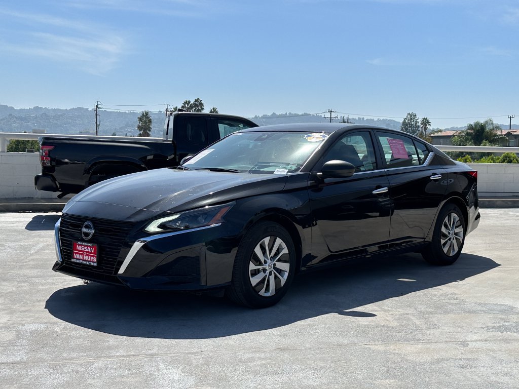 Used 2025 Nissan Altima 2.5 S FWD image 2