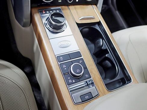 Used 2018 Land Rover Range Rover HSE image 27