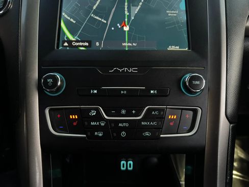 Used 2019 Ford Fusion SEL image 31