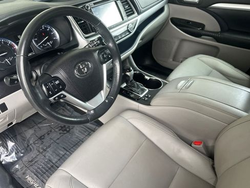 Used 2015 Toyota Highlander XLE AWD/4WD image 11