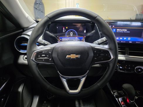 Used 2025 Chevrolet Trax LT w/ Driver Confidence Package FWD image 29