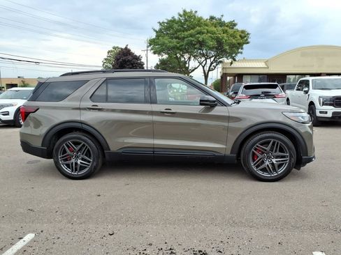 Used 2026 Ford Explorer ST w/ Sun And Sound Package AWD/4WD image 6