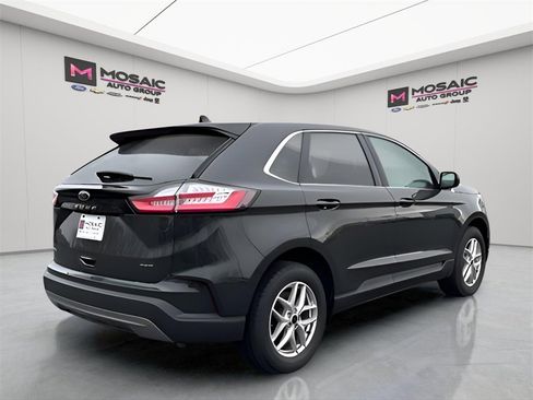 Used 2024 Ford Edge SEL image 3